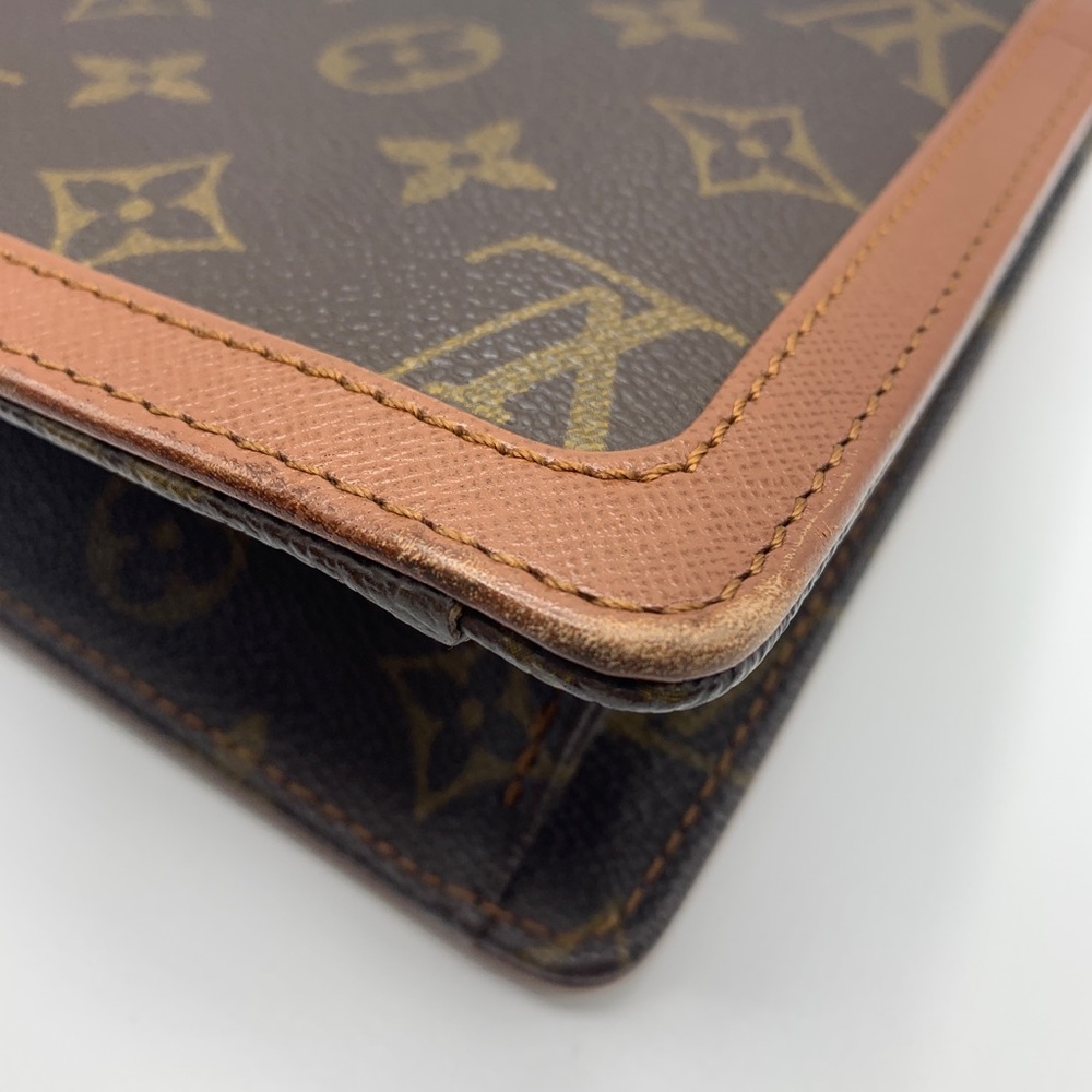 Louis Vuitton Brown Monogram Clutch with Tan Trim - Picture 3 of 16